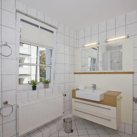 Mit Meerblick, Gratis Nutzung Vom Ahoi Erlebnisbad Und Sauna In Sellin - Haus Blick Zur 05 *